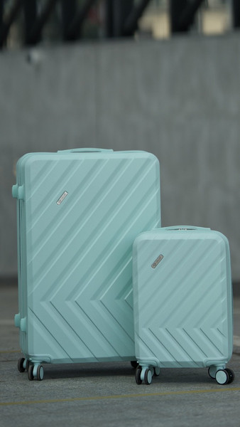 Чемодан на колесах Solier STL1071