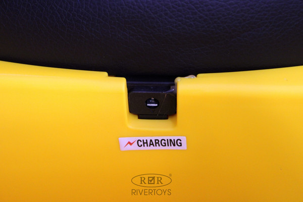 Детский автомобиль RiverToys K999PX