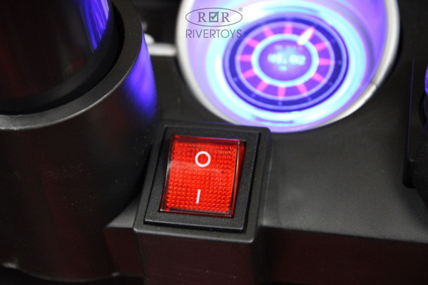 Детский автомобиль RiverToys X001XX