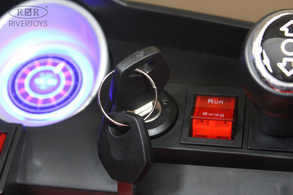 Детский автомобиль RiverToys X001XX