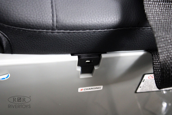 Детский автомобиль RiverToys X001XX