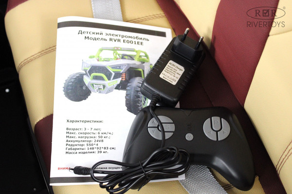 Детский автомобиль RiverToys E001EE