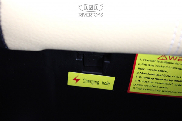 Детский автомобиль RiverToys E001EE