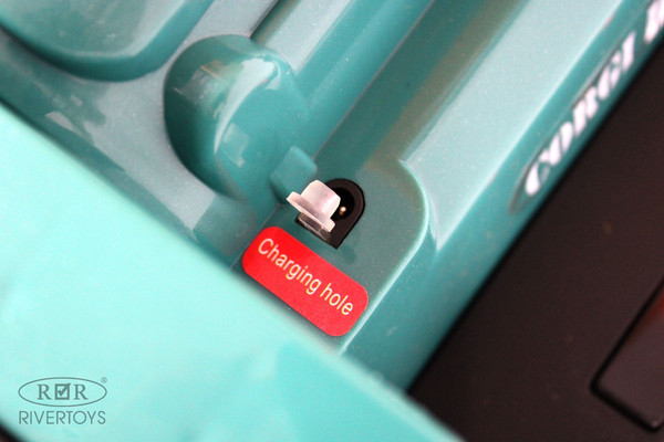 Детский автомобиль RiverToys K008AM