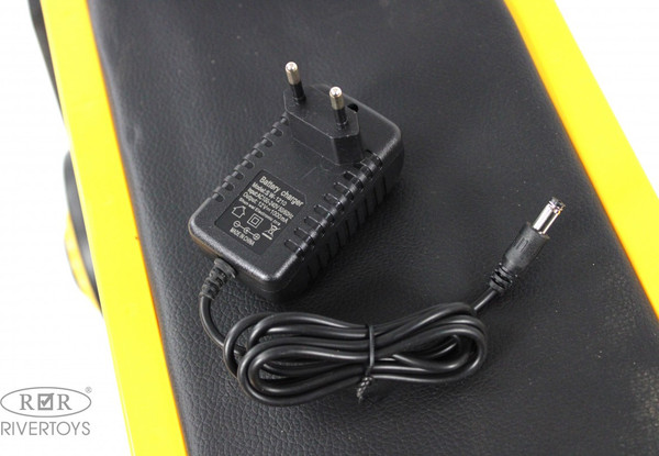 Детский автомобиль RiverToys K008AM