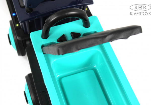 Детский автомобиль RiverToys K008AM