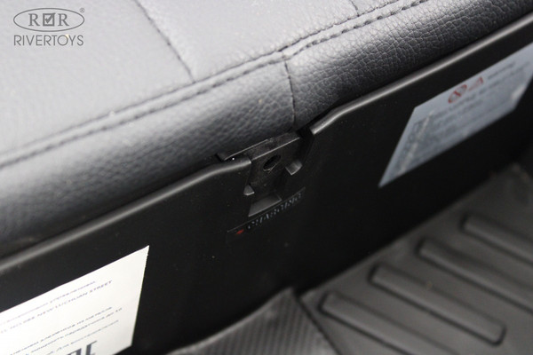 Детский автомобиль RiverToys K555PX