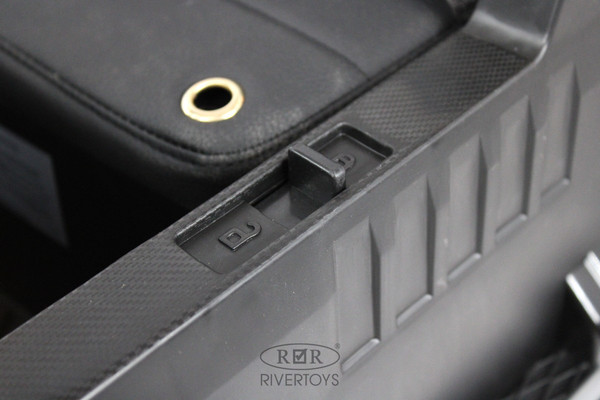 Детский автомобиль RiverToys K555PX