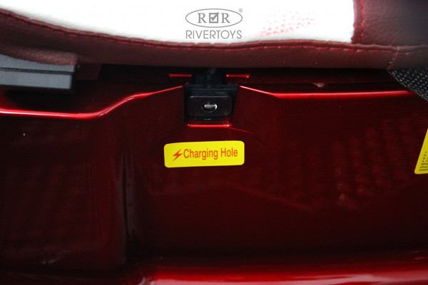 Детский автомобиль RiverToys М444БХ