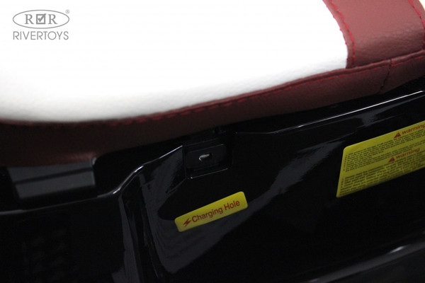 Детский автомобиль RiverToys М444БХ