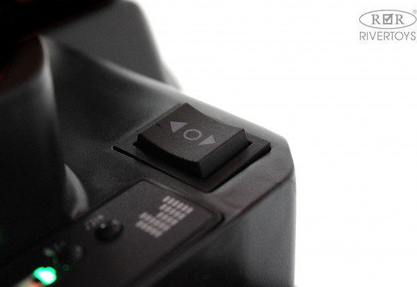 Детский автомобиль RiverToys G003GG