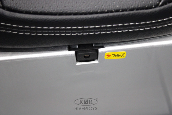 Детский автомобиль RiverToys Range Rover HSE 4WD / Y222YY