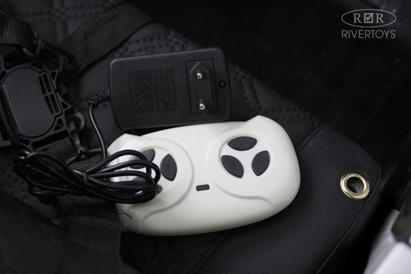 Детский автомобиль RiverToys K888AM