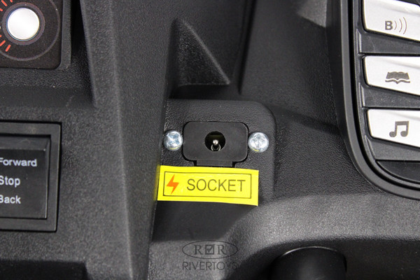 Детский автомобиль RiverToys M222MM