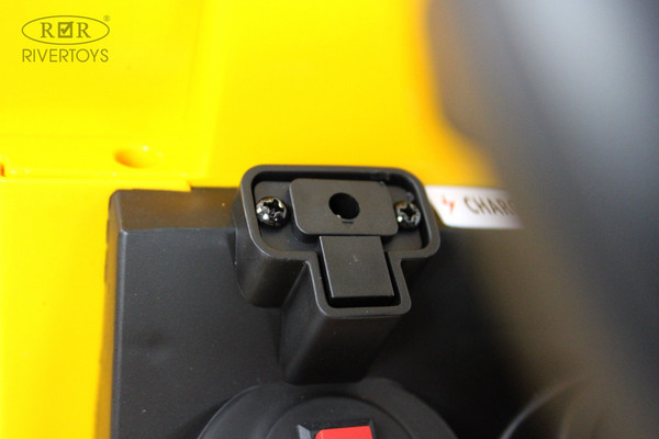 Детский автомобиль RiverToys G001GG