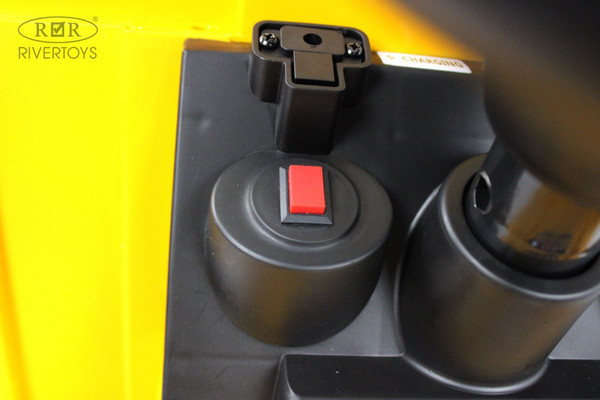 Детский автомобиль RiverToys G001GG