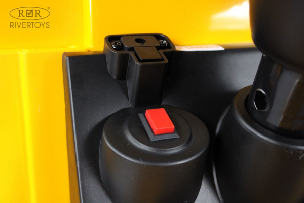 Детский автомобиль RiverToys G002GG