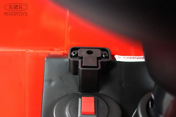 Детский автомобиль RiverToys G002GG