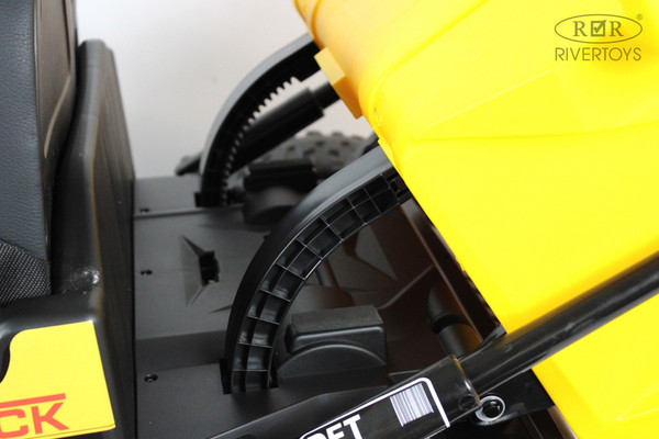 Детский автомобиль RiverToys K111AM