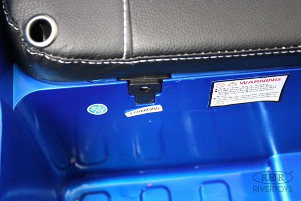 Детский автомобиль RiverToys X004XX