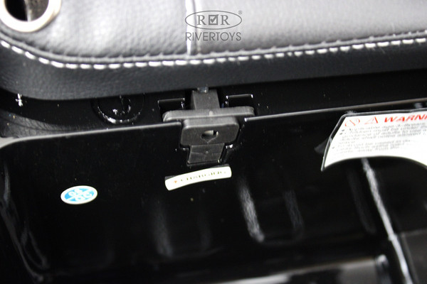 Детский автомобиль RiverToys X004XX