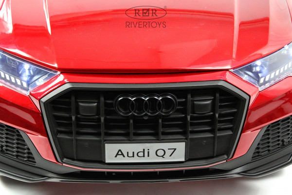 Детский автомобиль RiverToys Audi Q7 / HL678