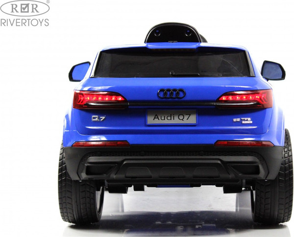 Детский автомобиль RiverToys Audi Q7 / HL678
