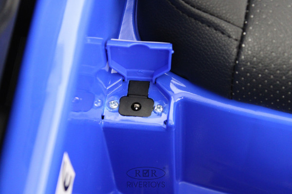 Детский автомобиль RiverToys Audi Q7 / HL678