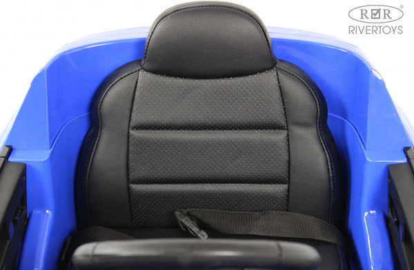 Детский автомобиль RiverToys Audi Q7 / HL678