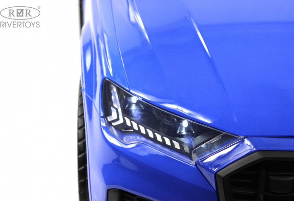 Детский автомобиль RiverToys Audi Q7 / HL678