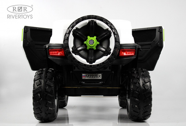 Детский автомобиль RiverToys М222БХ