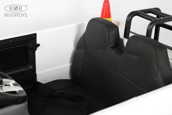 Детский автомобиль RiverToys C333MC