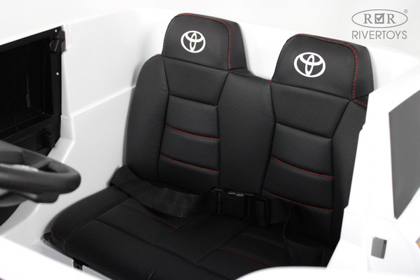 Детский автомобиль RiverToys Toyota Land Cruiser 300 / L999LL
