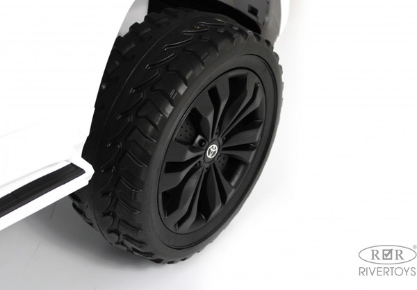 Детский автомобиль RiverToys Toyota Land Cruiser 300 / L999LL