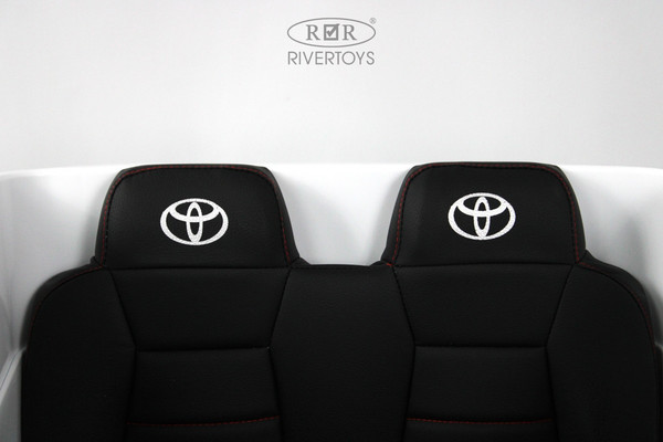 Детский автомобиль RiverToys Toyota Land Cruiser 300 / L999LL