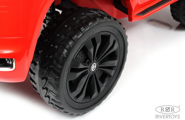 Детский автомобиль RiverToys Toyota Land Cruiser 300 / L999LL