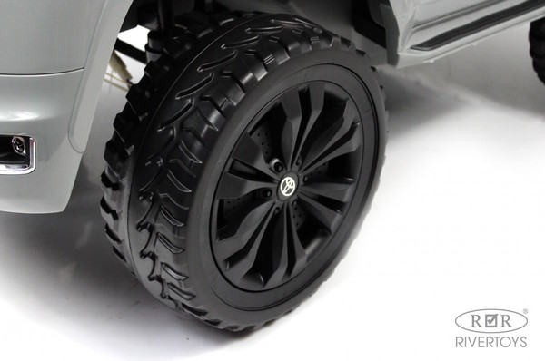 Детский автомобиль RiverToys Toyota Land Cruiser 300 / L999LL
