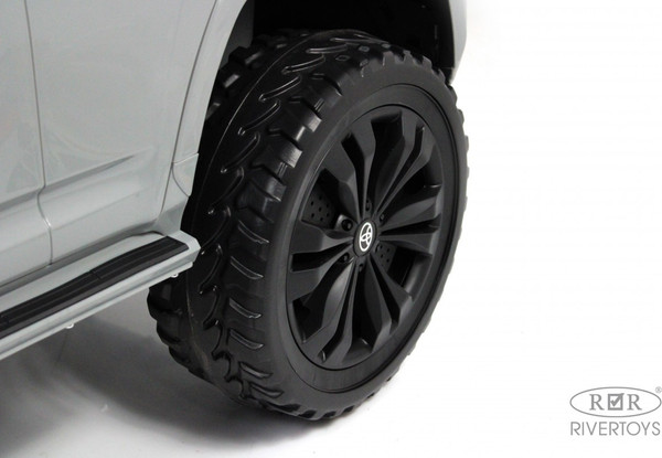 Детский автомобиль RiverToys Toyota Land Cruiser 300 / L999LL