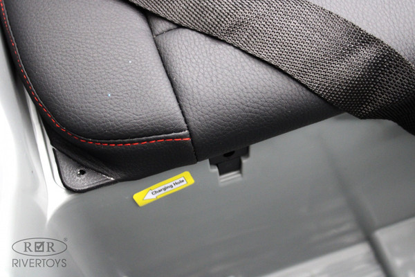 Детский автомобиль RiverToys Toyota Land Cruiser 300 / L999LL