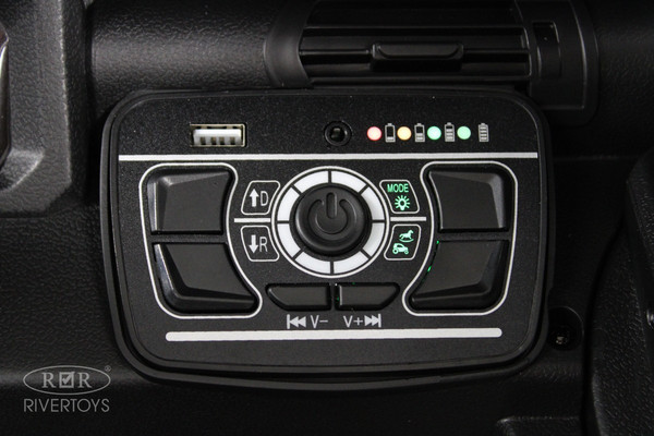 Детский автомобиль RiverToys Toyota Land Cruiser 300 / L999LL