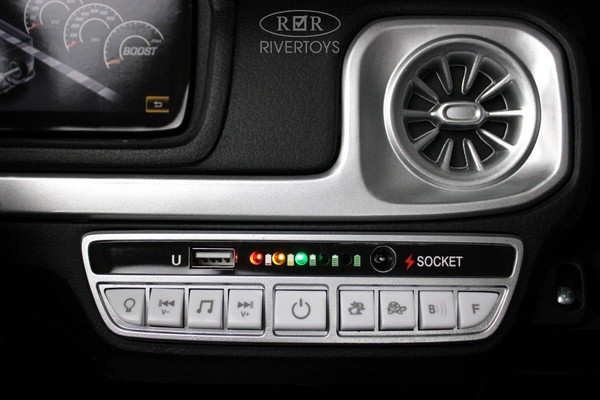 Детский автомобиль RiverToys Mercedes-AMG G63 / S307
