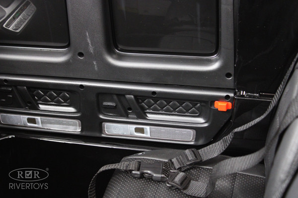 Детский автомобиль RiverToys Mercedes-AMG G63 / S307