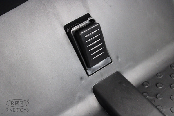 Детский автомобиль RiverToys K007AM