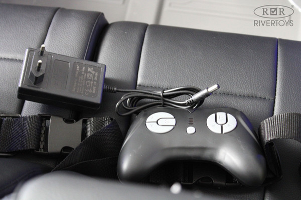 Детский автомобиль RiverToys Mercedes-AMG G63 24V / G111GG