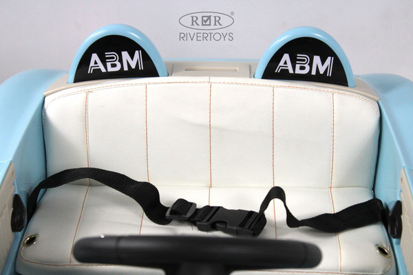 Детский автомобиль RiverToys C555MC