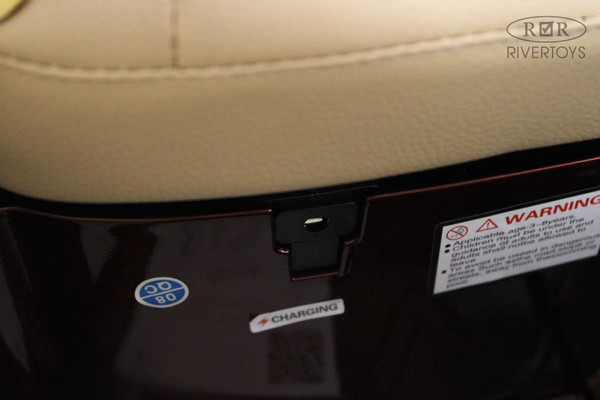 Детский автомобиль RiverToys X005XX