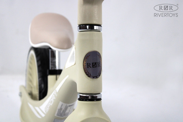 Беговел RiverToys HB-007-12