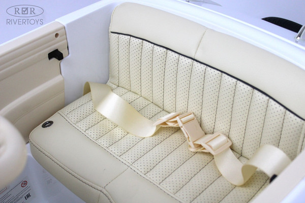 Детский автомобиль RiverToys Mercedes-Benz Typ 540K / M111MM