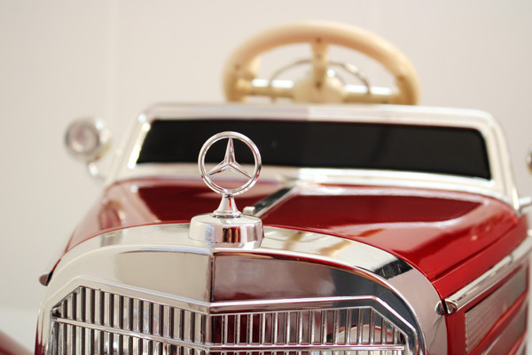 Детский автомобиль RiverToys Mercedes-Benz Typ 540K / M111MM