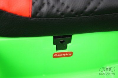 Детский автомобиль RiverToys F444FF